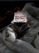 Load image into Gallery viewer, Black Rose & Spice