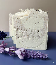 Load image into Gallery viewer, White Suede and Lavender Soleil