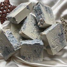 Load image into Gallery viewer, Winter Kiss