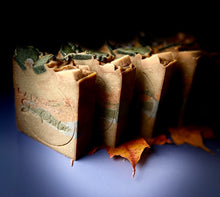 Load image into Gallery viewer, Pumpkinwood & Berry