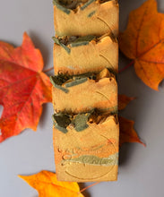 Load image into Gallery viewer, Pumpkinwood &amp; Berry
